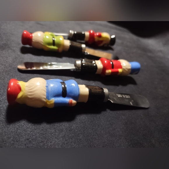 Avon 2013 Set of 4 Christmas Holiday Toy Soldiers Appetizer Spreaders - Picture 5 of 7